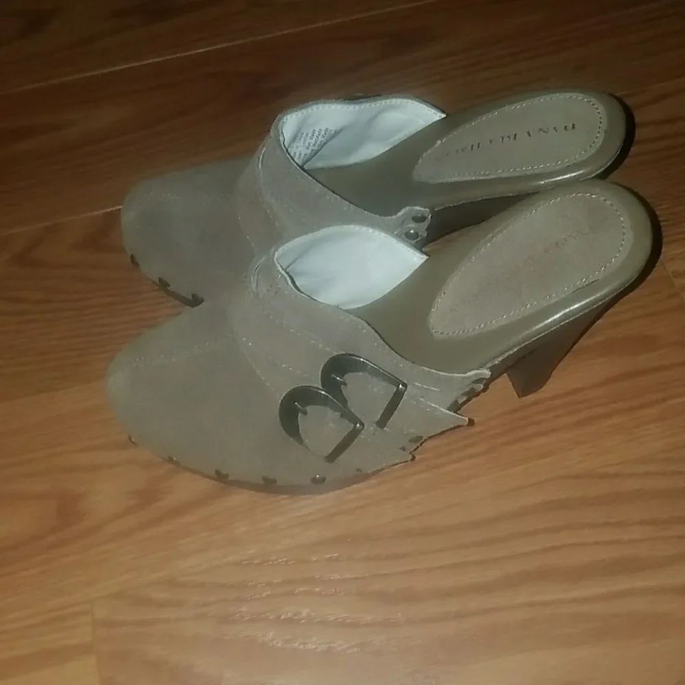 Dana Buchman Mules Size 6 EUC - Picture 2 of 5